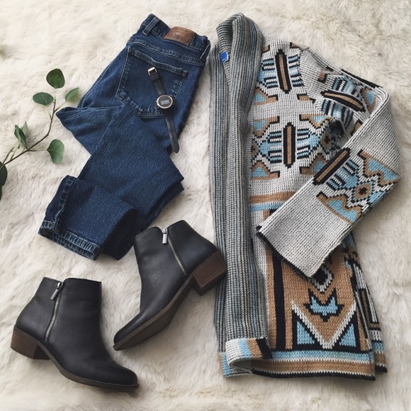 Vintage Sweaters - 🌿Vintage Tribal print sweater